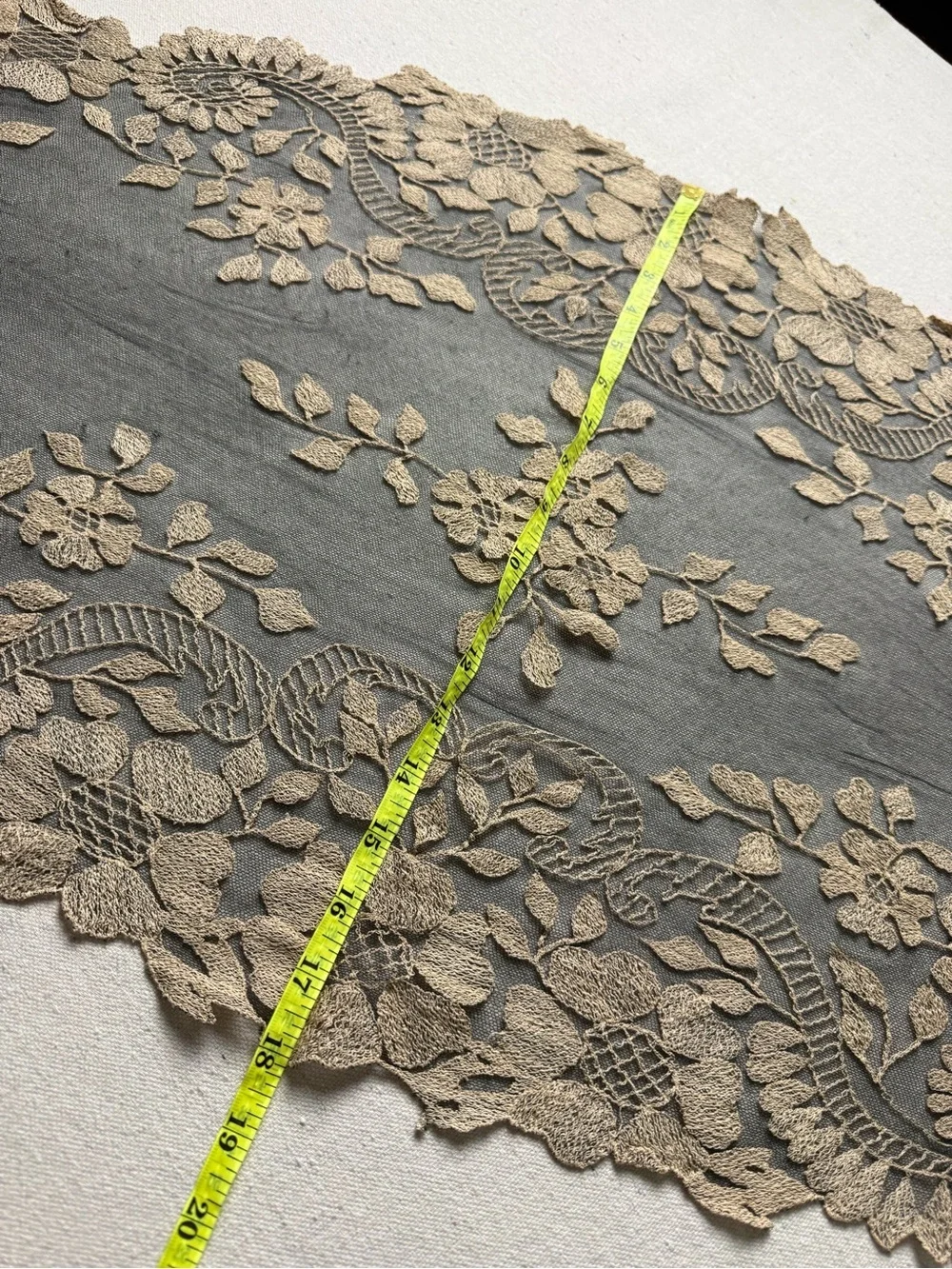 Vintage-Inspired Cream Floral Lace Table Runner - Home Dining